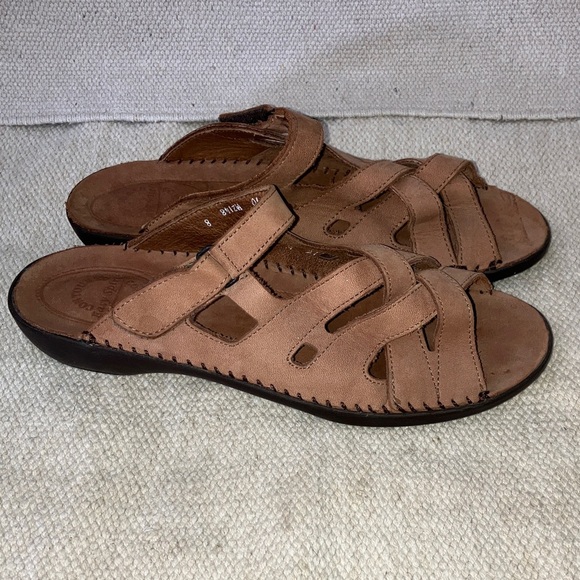 Easy Spirit women’s size 10 (fits like. 9.5 in my opinion) Tan Leather Sandals - Picture 9 of 16